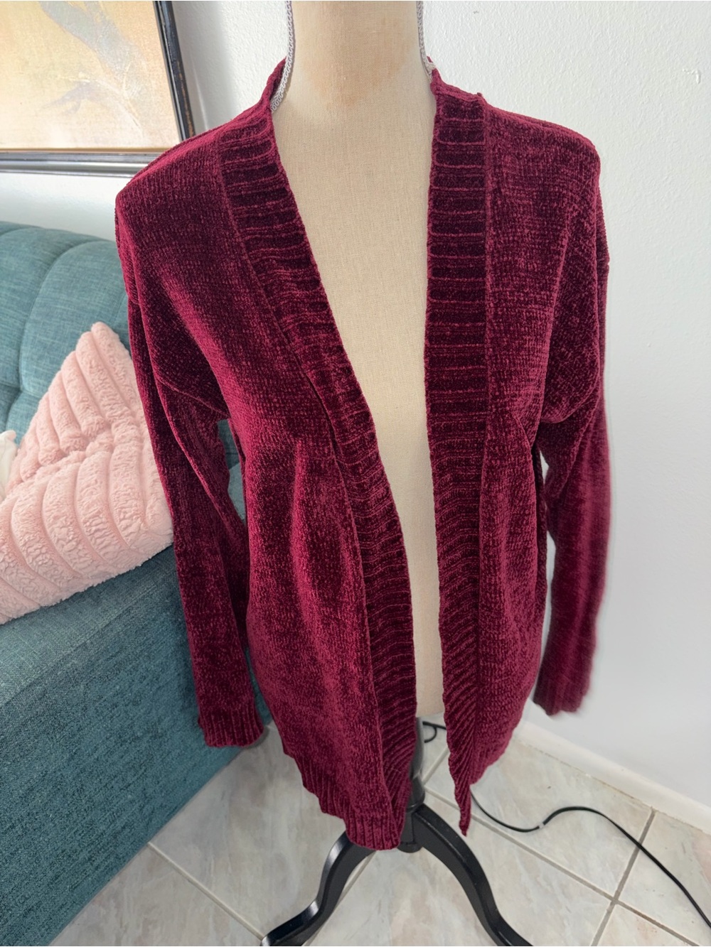 Forever 21 Women’s Medium Maroon Velvety Long Sleeve Cardigan